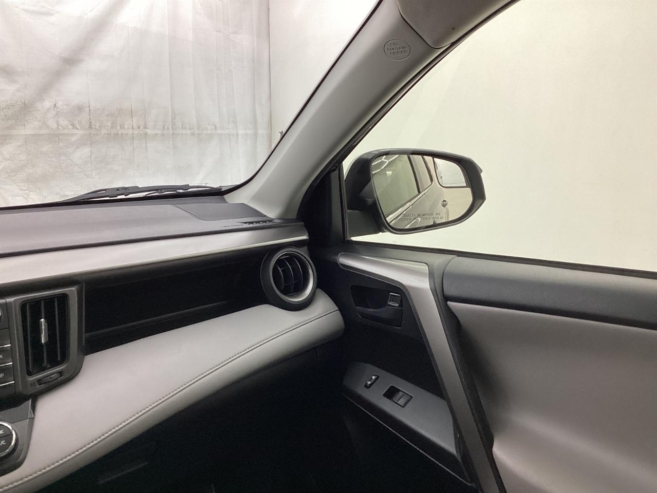 Toyota RAV4 Hybrid LE AWD (Natl) 2018