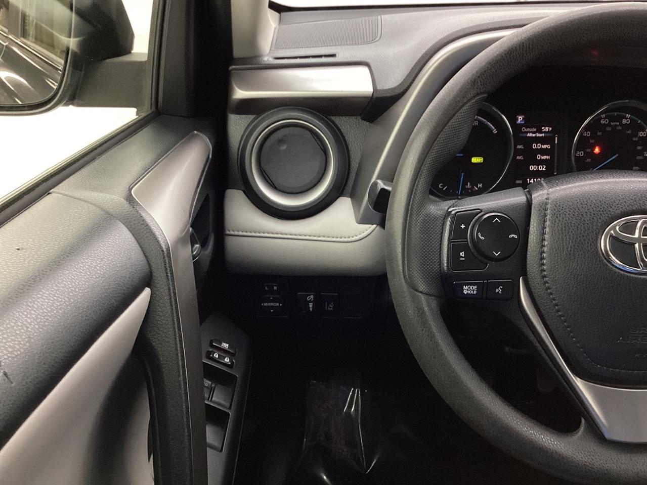 Toyota RAV4 Hybrid LE AWD (Natl) 2018