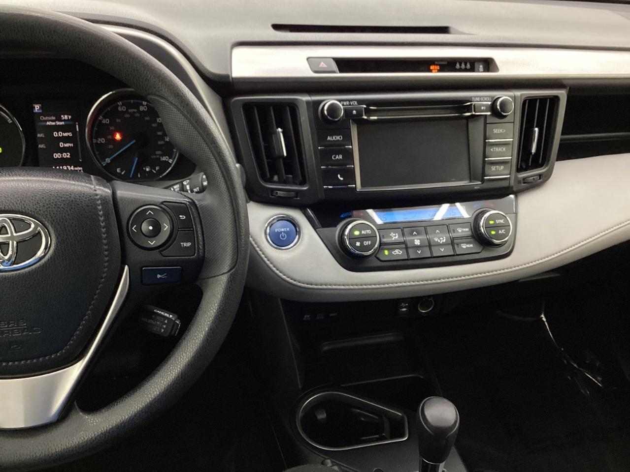 Toyota RAV4 Hybrid LE AWD (Natl) 2018