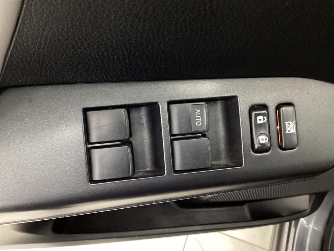 Toyota RAV4 Hybrid LE AWD (Natl) 2018