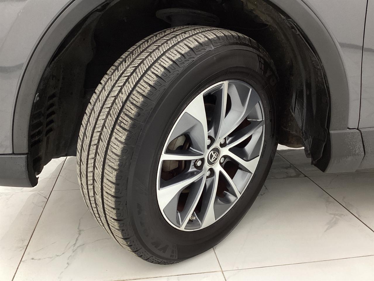 Toyota RAV4 Hybrid LE AWD (Natl) 2018