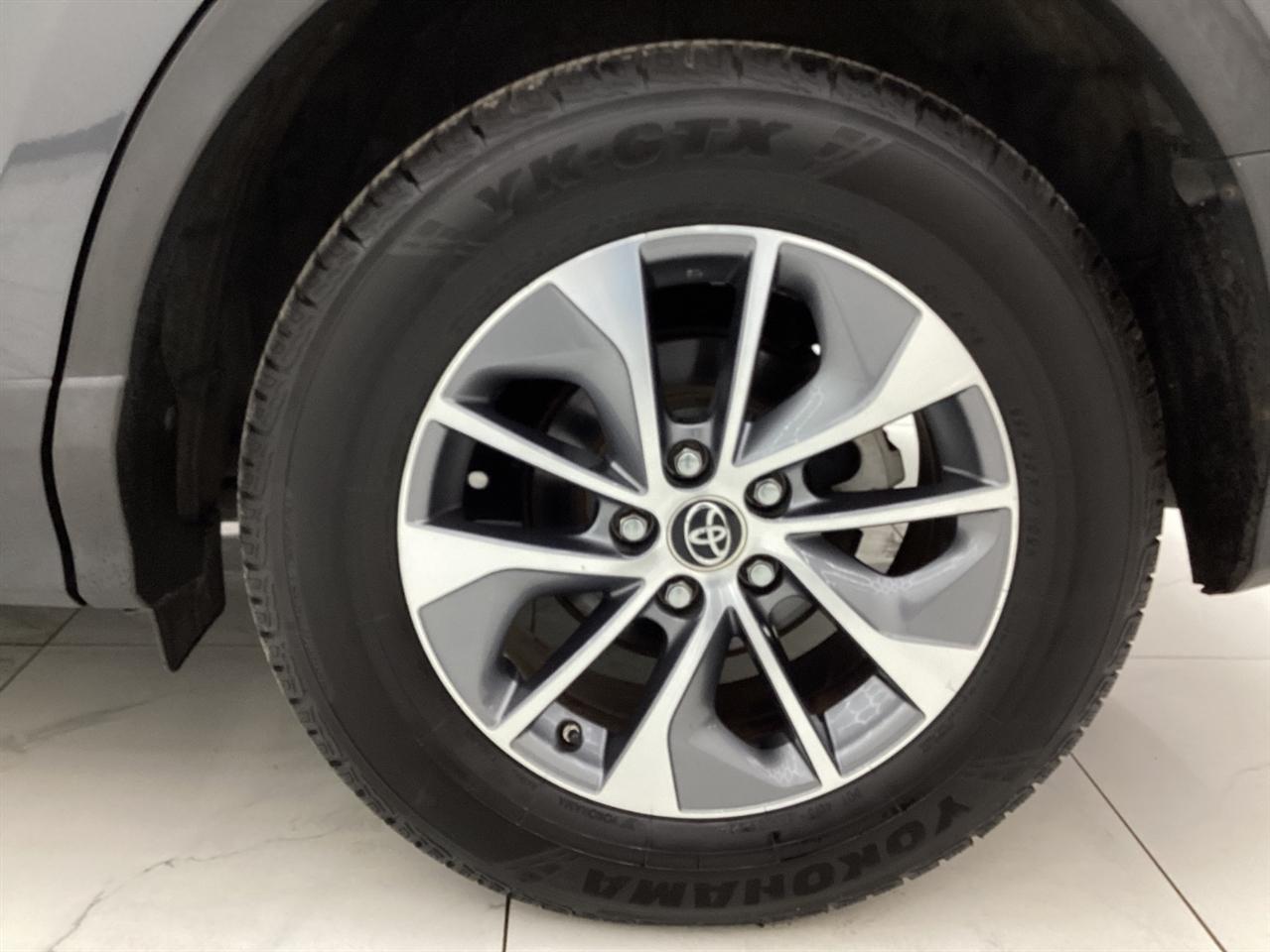 Toyota RAV4 Hybrid LE AWD (Natl) 2018