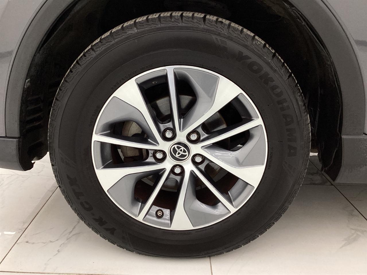 Toyota RAV4 Hybrid LE AWD (Natl) 2018