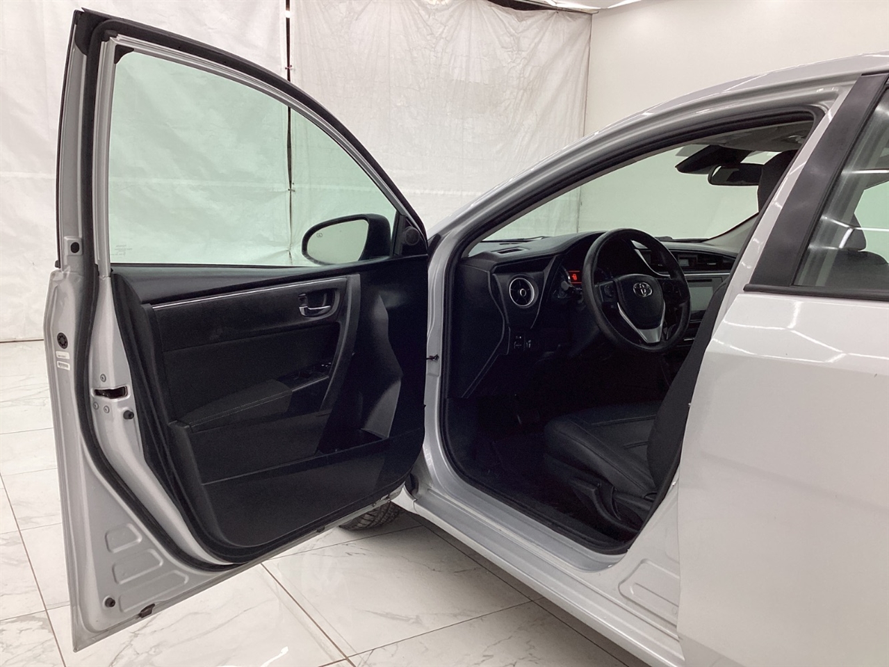 Toyota Corolla XLE CVT (Natl) 2019