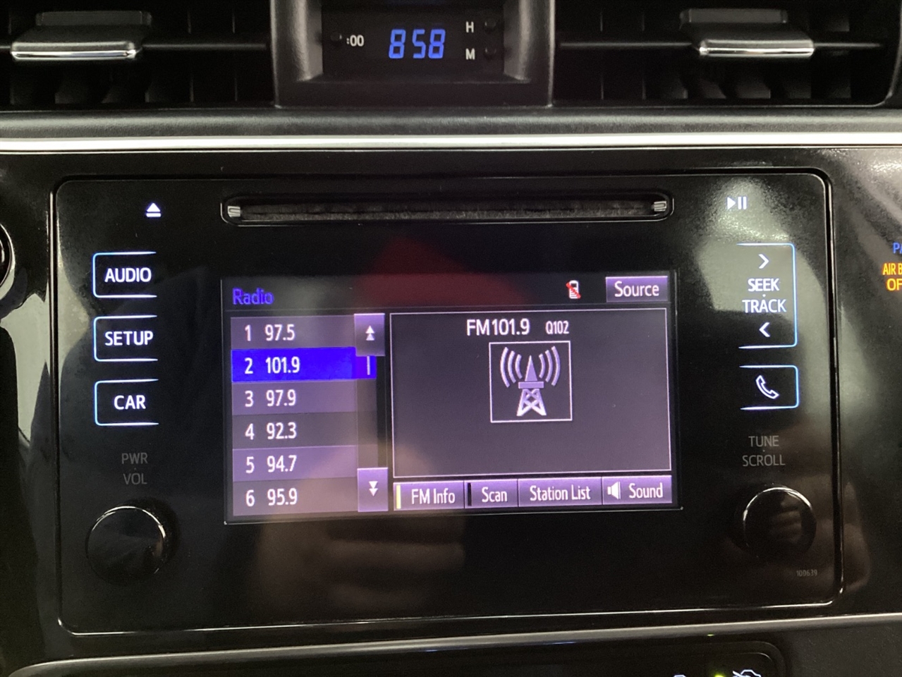 Toyota Corolla XLE CVT (Natl) 2019