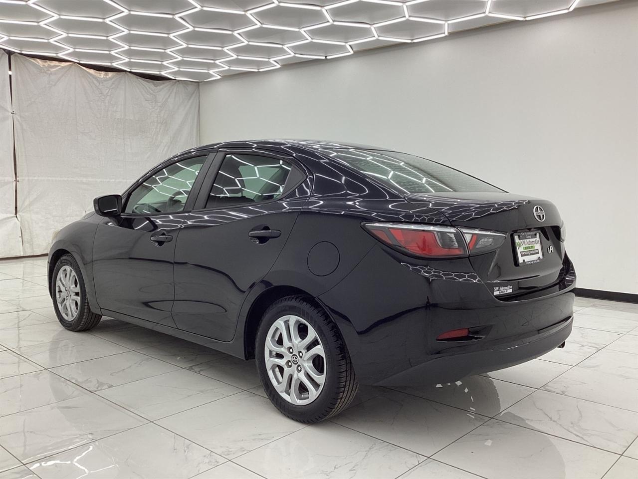 Scion iA 4dr Sdn Man (Natl) 2016