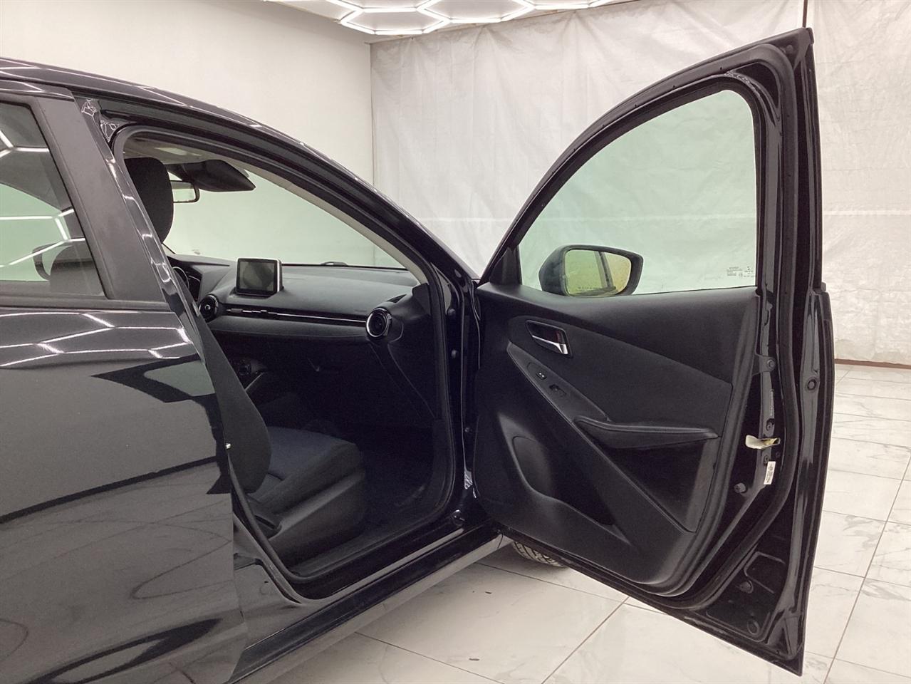 Scion iA 4dr Sdn Man (Natl) 2016