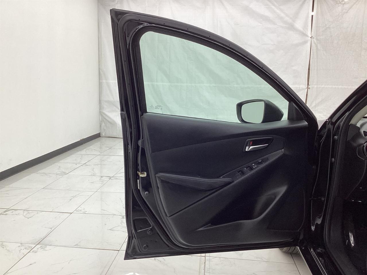 Scion iA 4dr Sdn Man (Natl) 2016