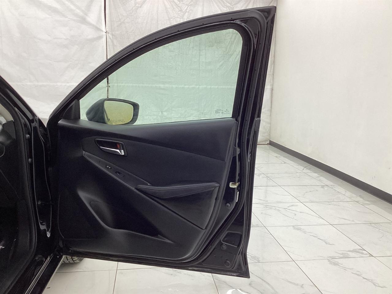 Scion iA 4dr Sdn Man (Natl) 2016