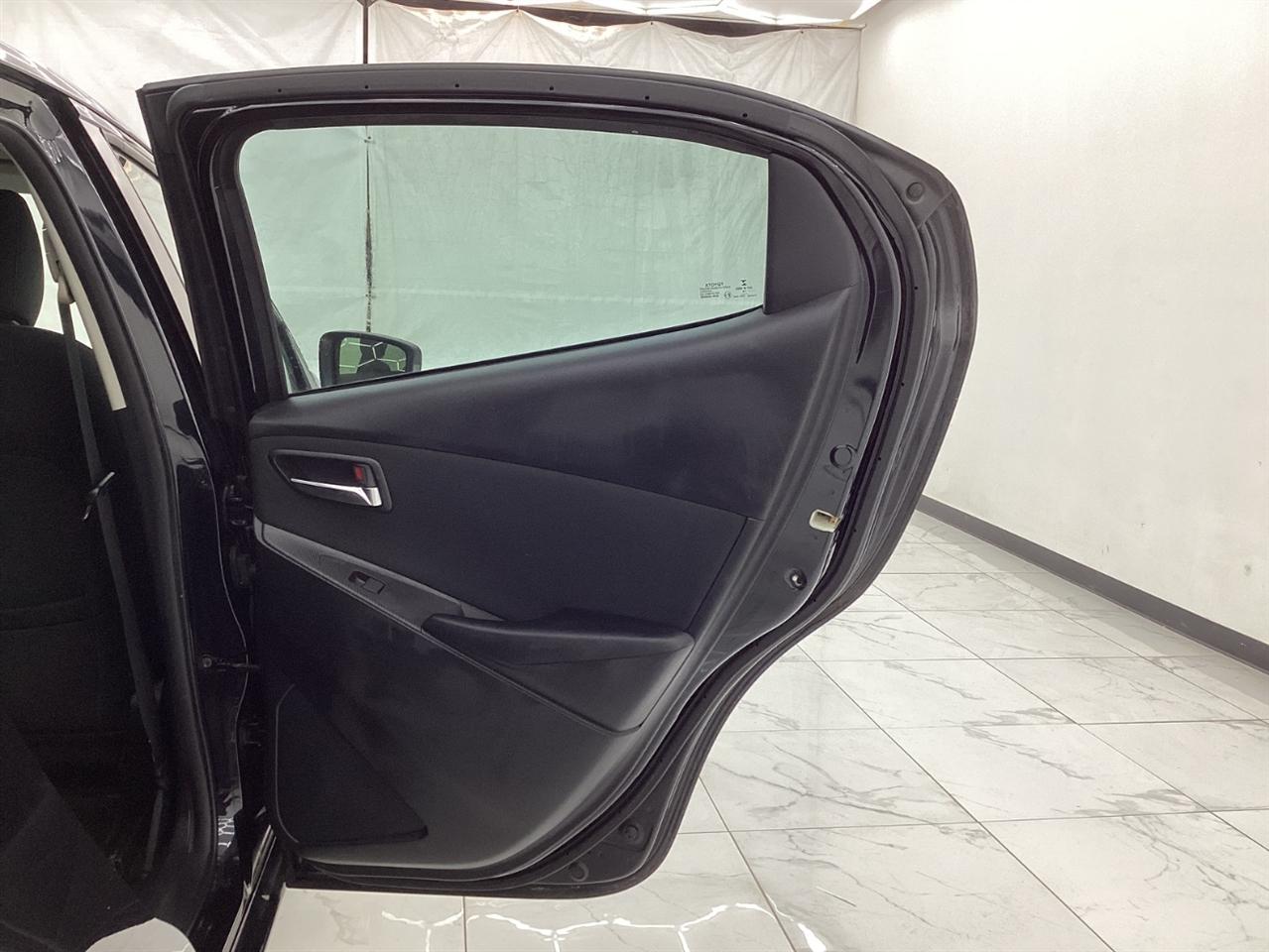 Scion iA 4dr Sdn Man (Natl) 2016