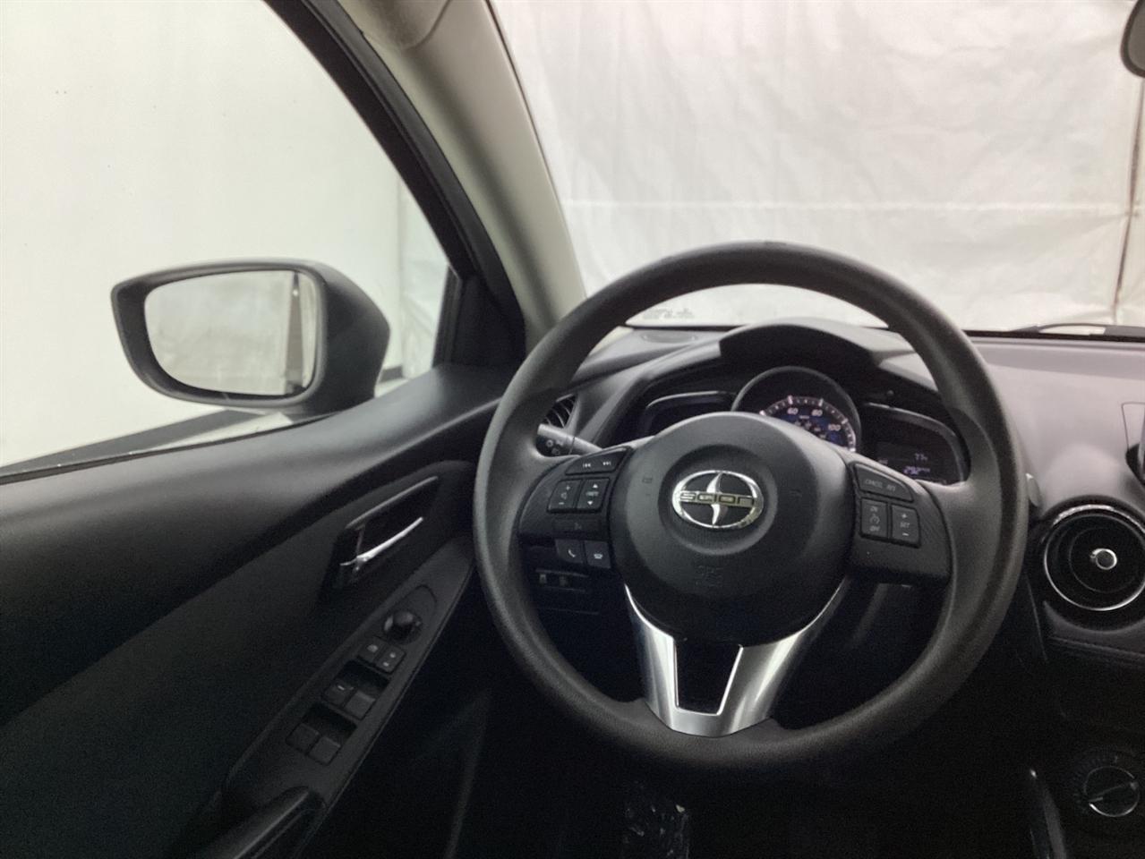 Scion iA 4dr Sdn Man (Natl) 2016