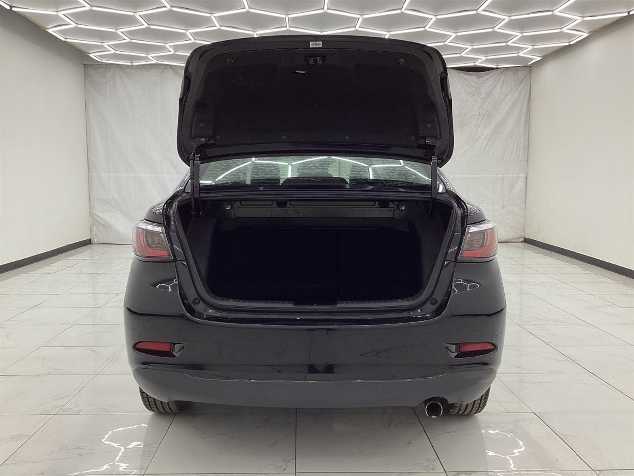 Scion iA 4dr Sdn Man (Natl) 2016