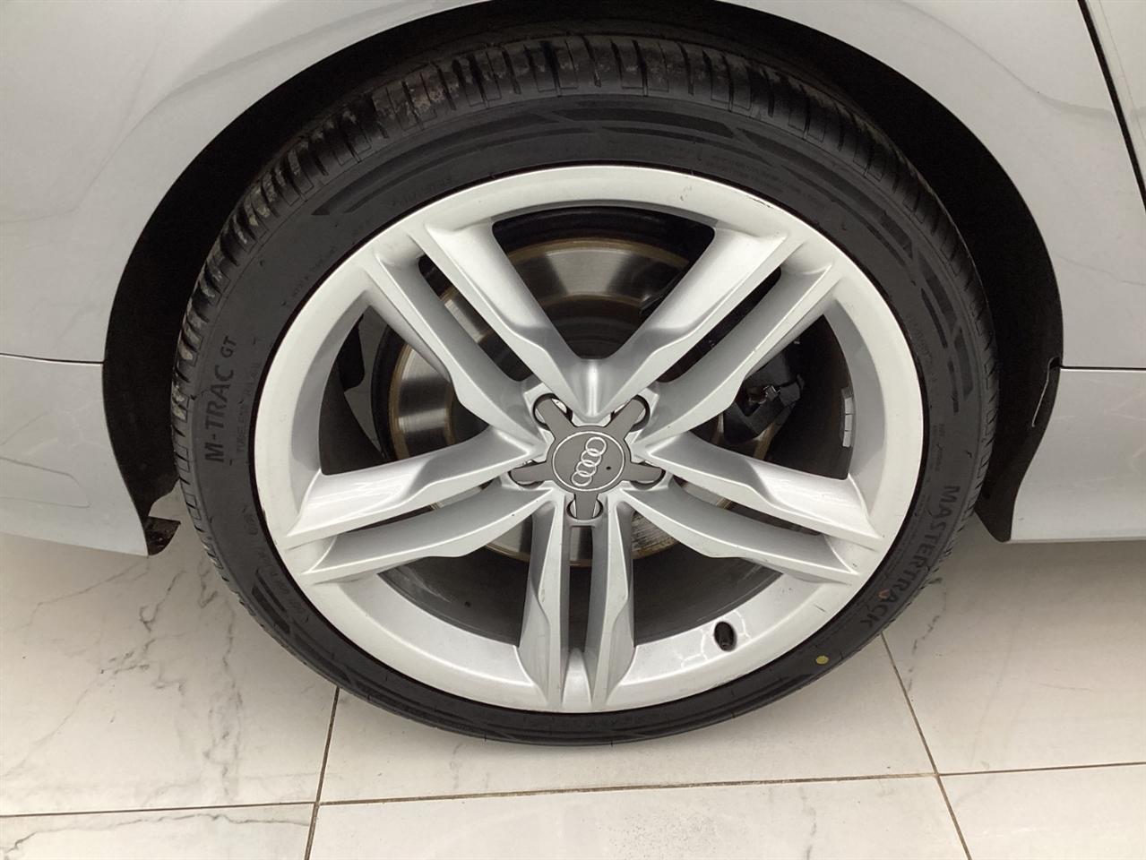 Audi S7 4dr HB Prestige 2013