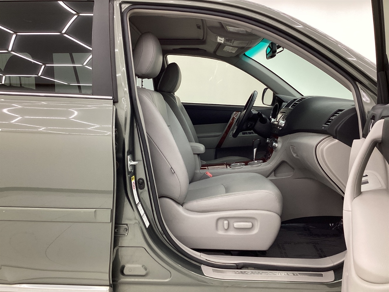 Toyota Highlander 4WD 4dr V6 Limited (Natl) 2012