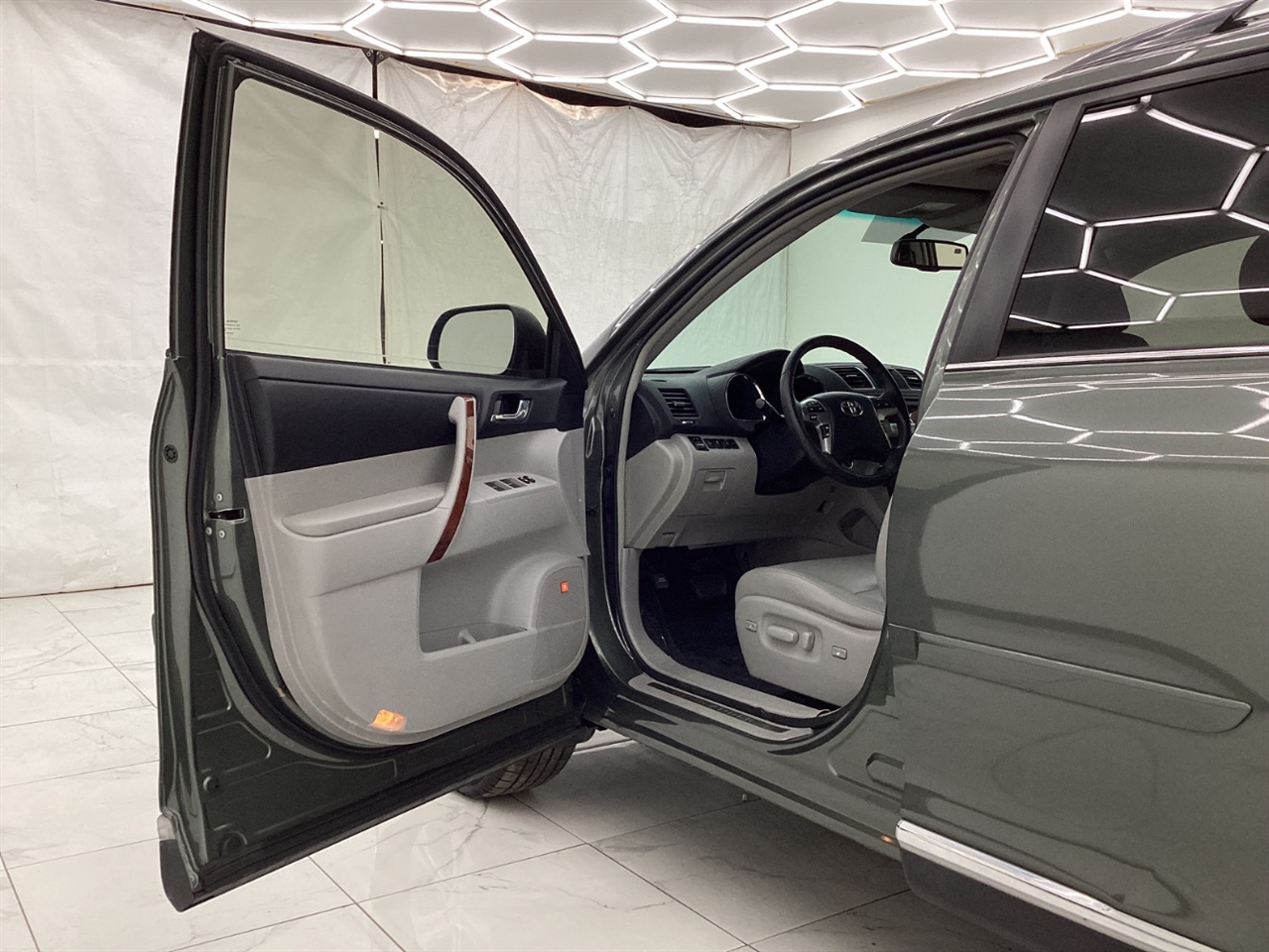 Toyota Highlander 4WD 4dr V6 Limited (Natl) 2012