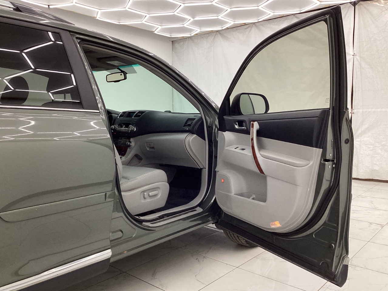 Toyota Highlander 4WD 4dr V6 Limited (Natl) 2012