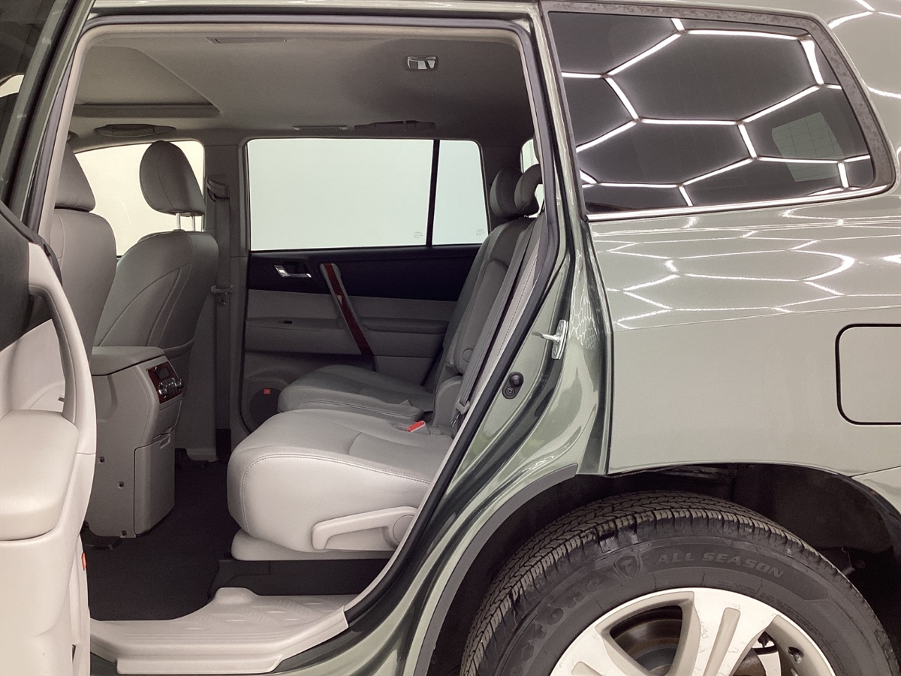 Toyota Highlander 4WD 4dr V6 Limited (Natl) 2012