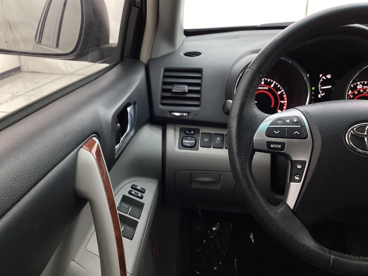 Toyota Highlander 4WD 4dr V6 Limited (Natl) 2012