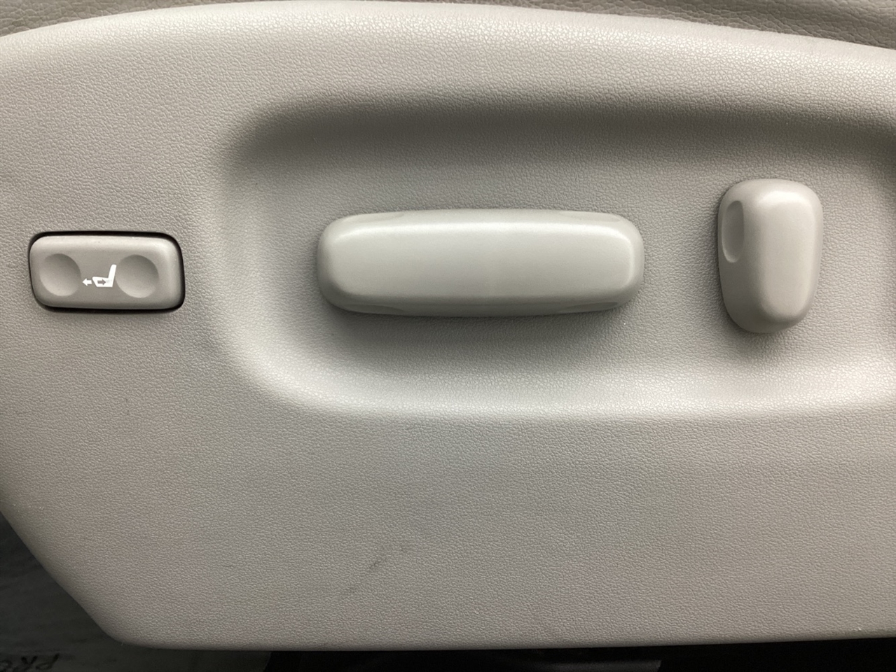 Toyota Highlander 4WD 4dr V6 Limited (Natl) 2012