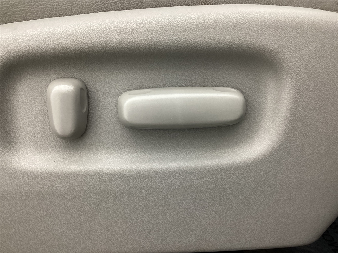 Toyota Highlander 4WD 4dr V6 Limited (Natl) 2012