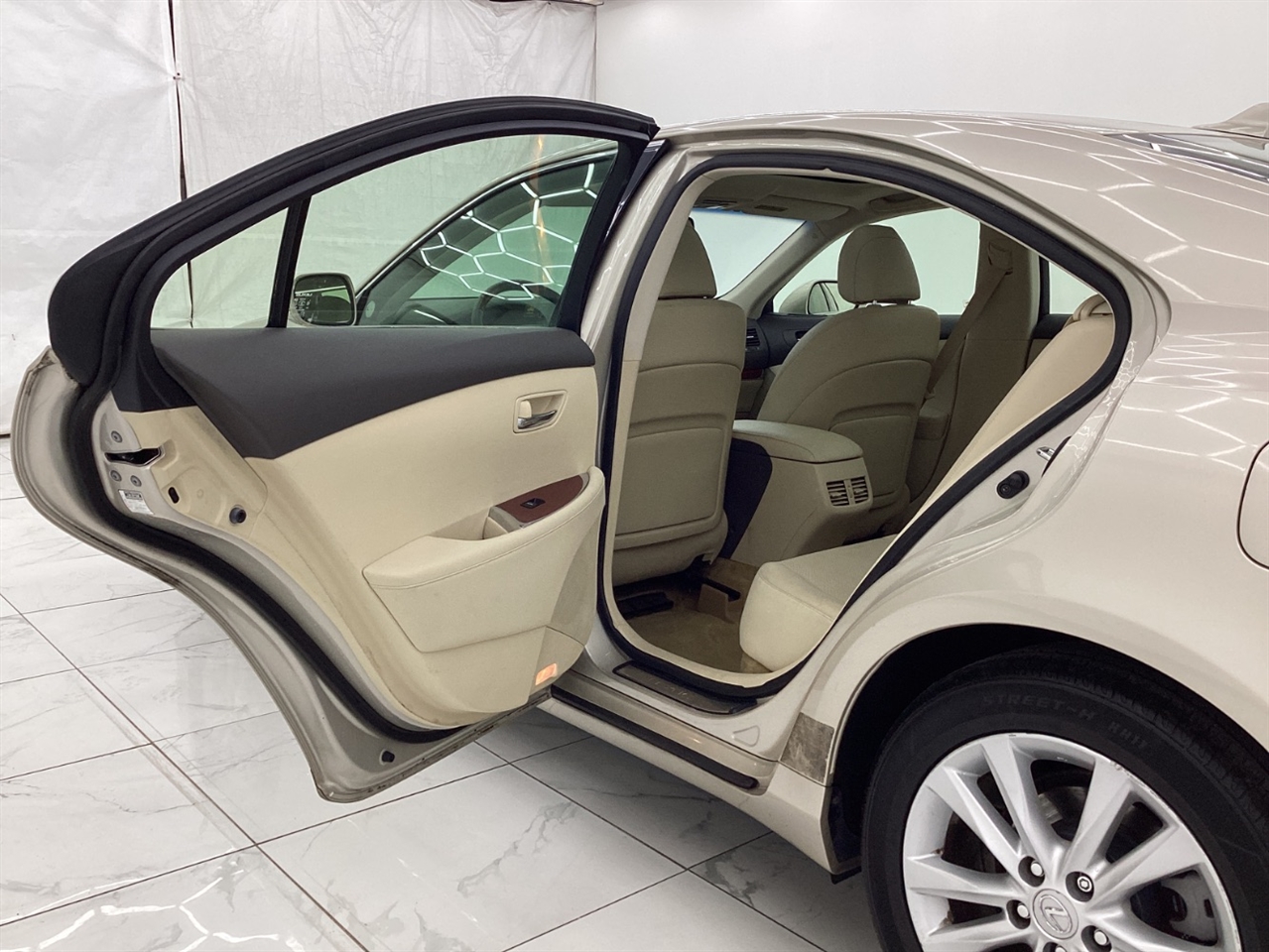 Lexus ES 350 4dr Sdn 2011