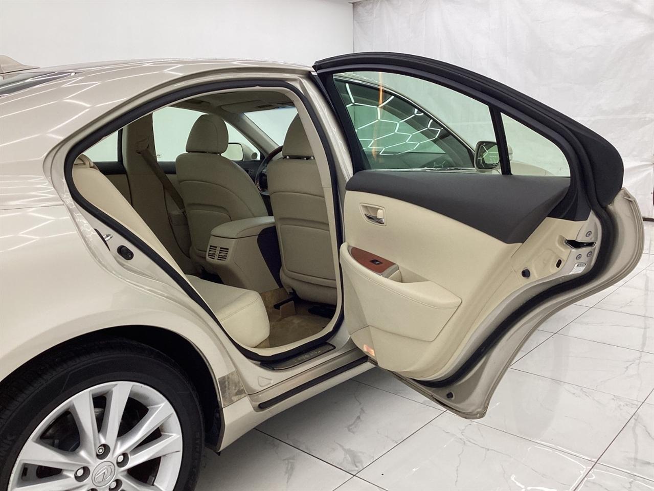 Lexus ES 350 4dr Sdn 2011