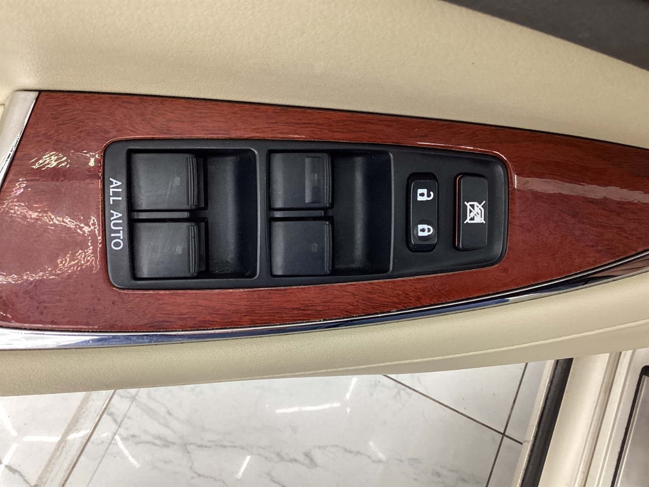 Lexus ES 350 4dr Sdn 2011