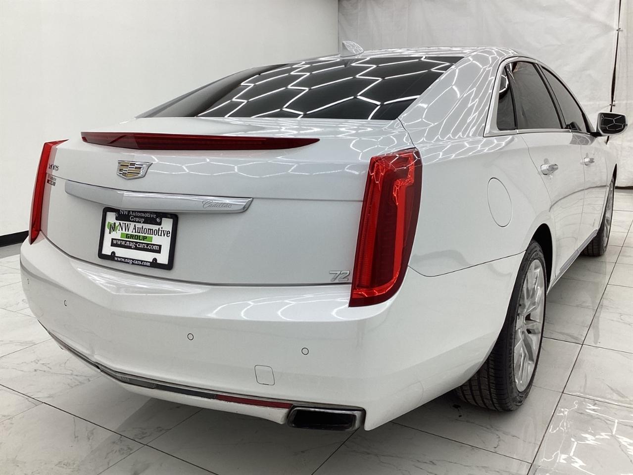 Cadillac XTS 4dr Sdn Luxury FWD 2017
