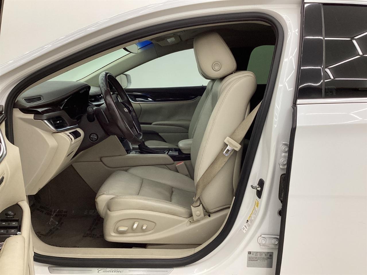 Cadillac XTS 4dr Sdn Luxury FWD 2017