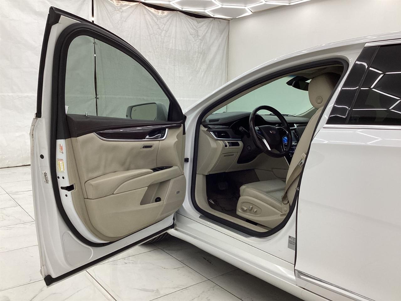 Cadillac XTS 4dr Sdn Luxury FWD 2017