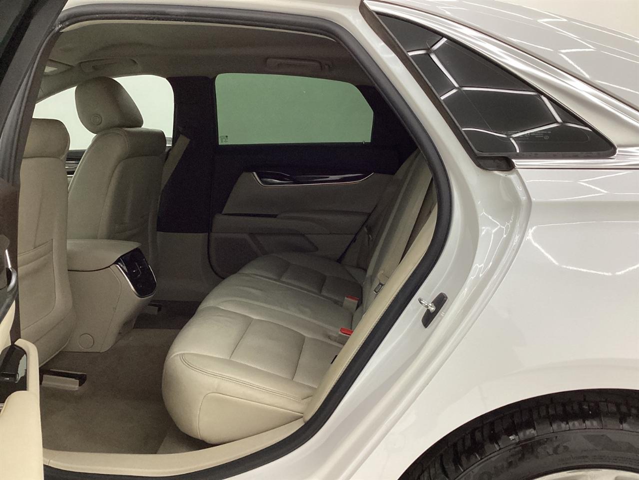 Cadillac XTS 4dr Sdn Luxury FWD 2017