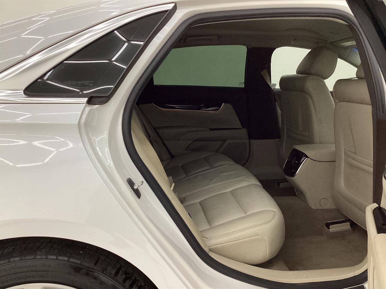 Cadillac XTS 4dr Sdn Luxury FWD 2017