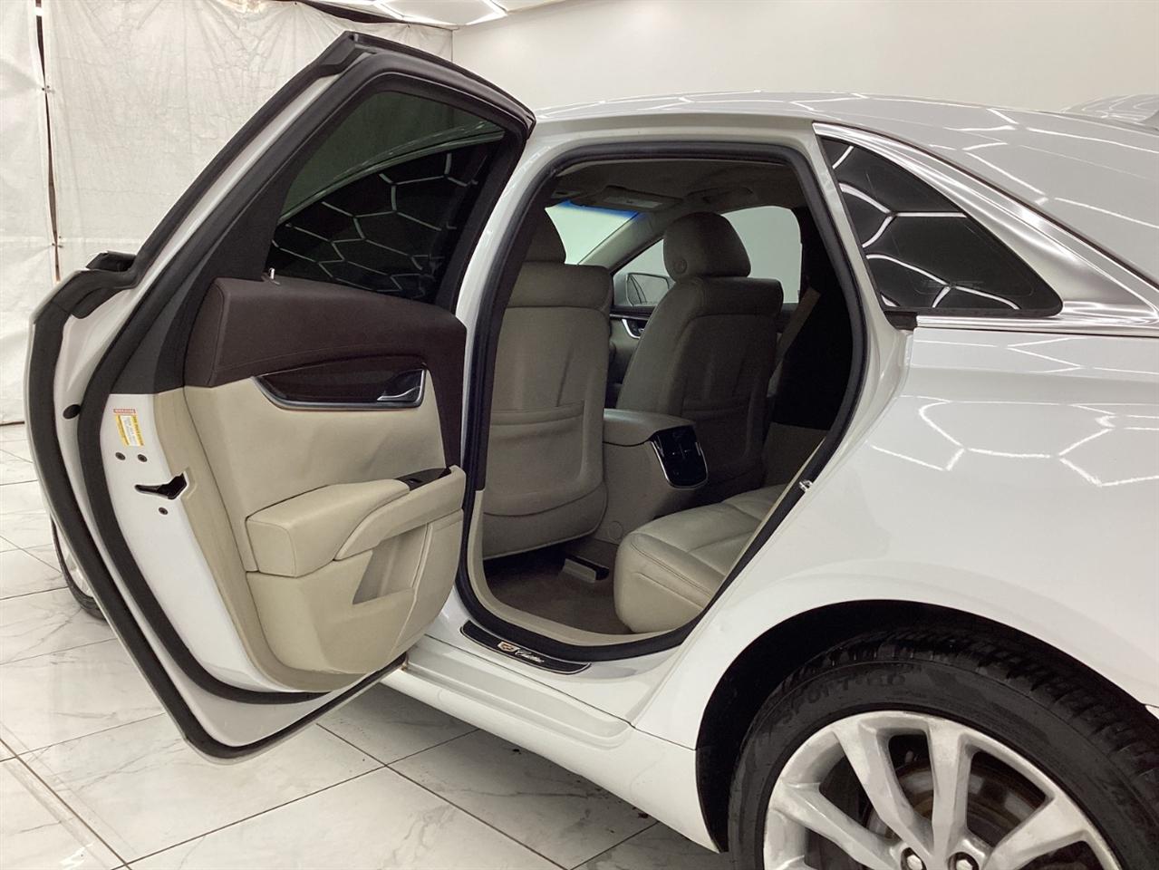 Cadillac XTS 4dr Sdn Luxury FWD 2017