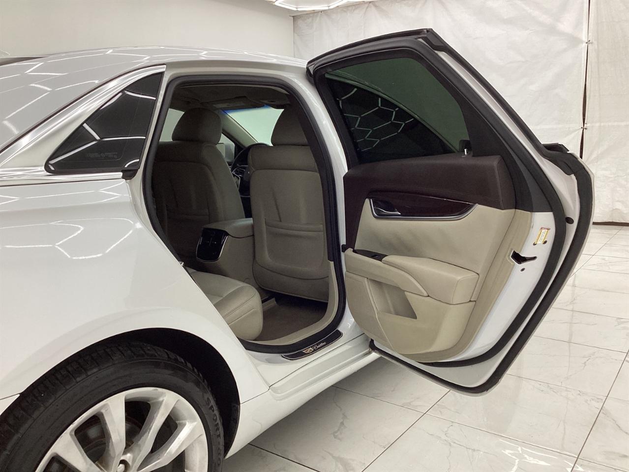 Cadillac XTS 4dr Sdn Luxury FWD 2017