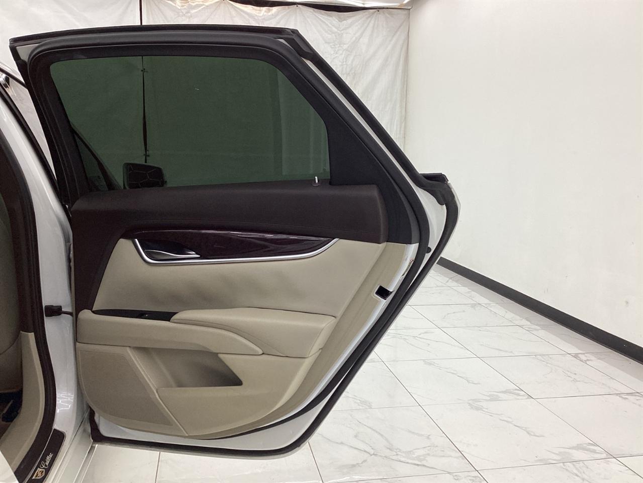 Cadillac XTS 4dr Sdn Luxury FWD 2017