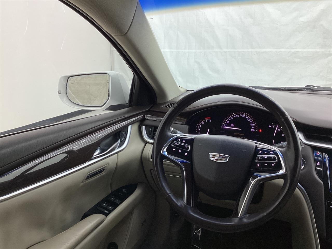 Cadillac XTS 4dr Sdn Luxury FWD 2017