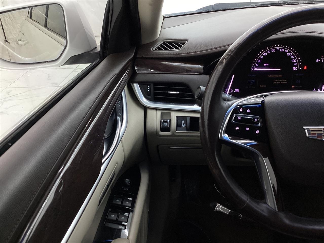 Cadillac XTS 4dr Sdn Luxury FWD 2017