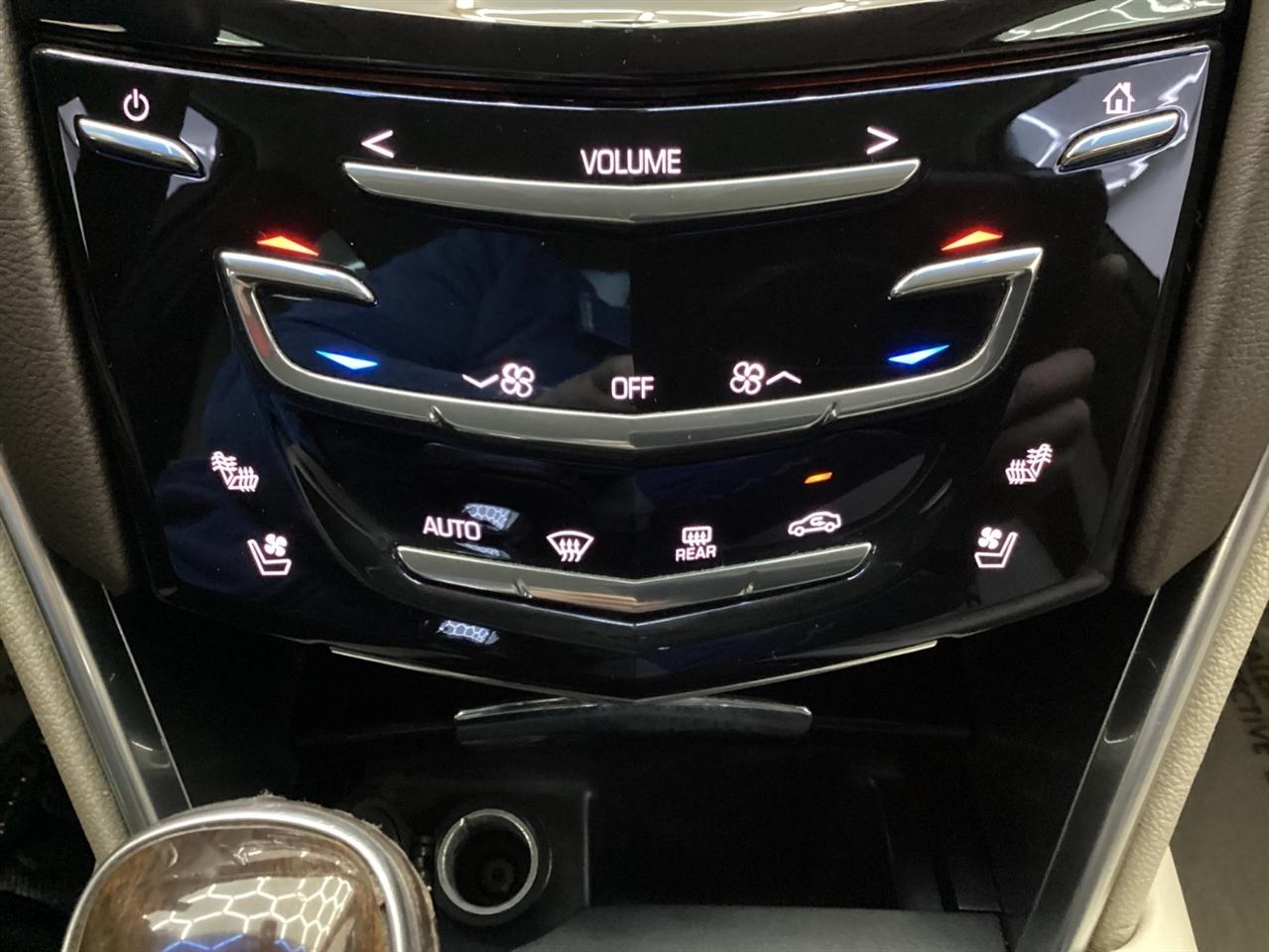 Cadillac XTS 4dr Sdn Luxury FWD 2017