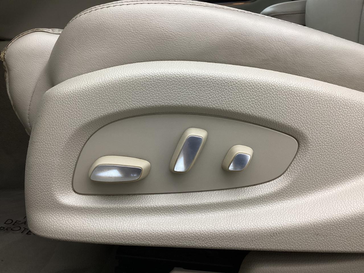 Cadillac XTS 4dr Sdn Luxury FWD 2017