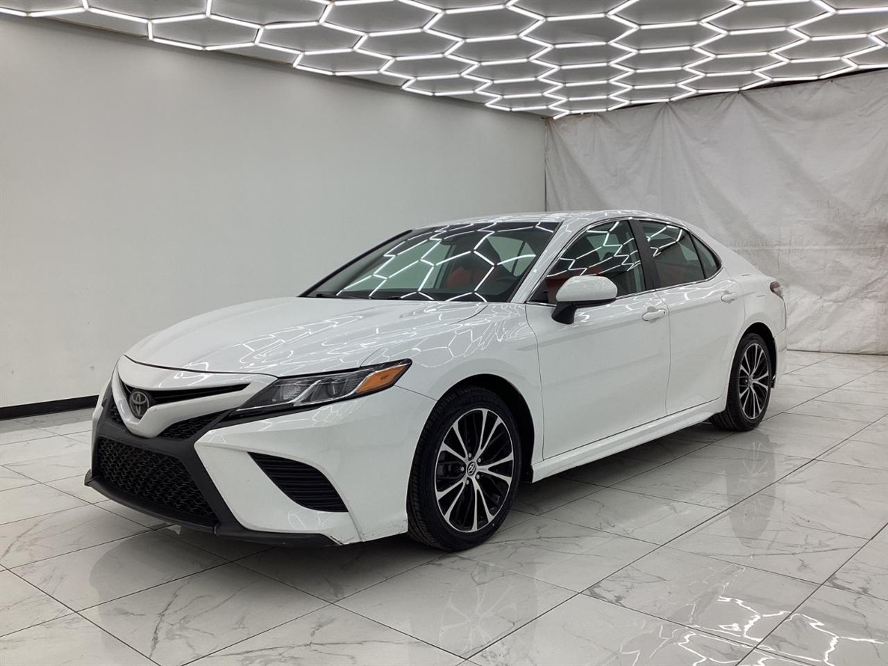 Toyota Camry SE Auto (Natl) 2020