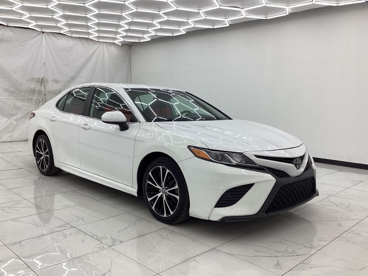 Toyota Camry SE Auto (Natl) 2020