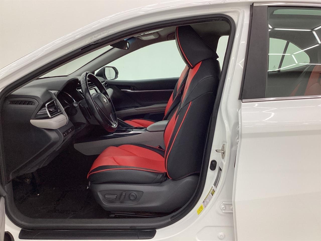 Toyota Camry SE Auto (Natl) 2020