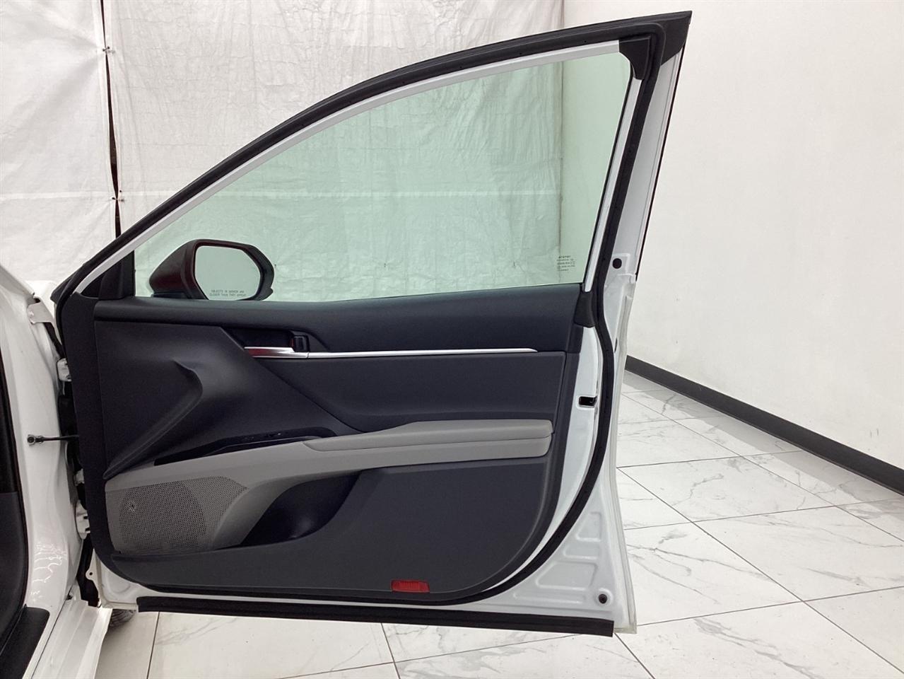 Toyota Camry SE Auto (Natl) 2020