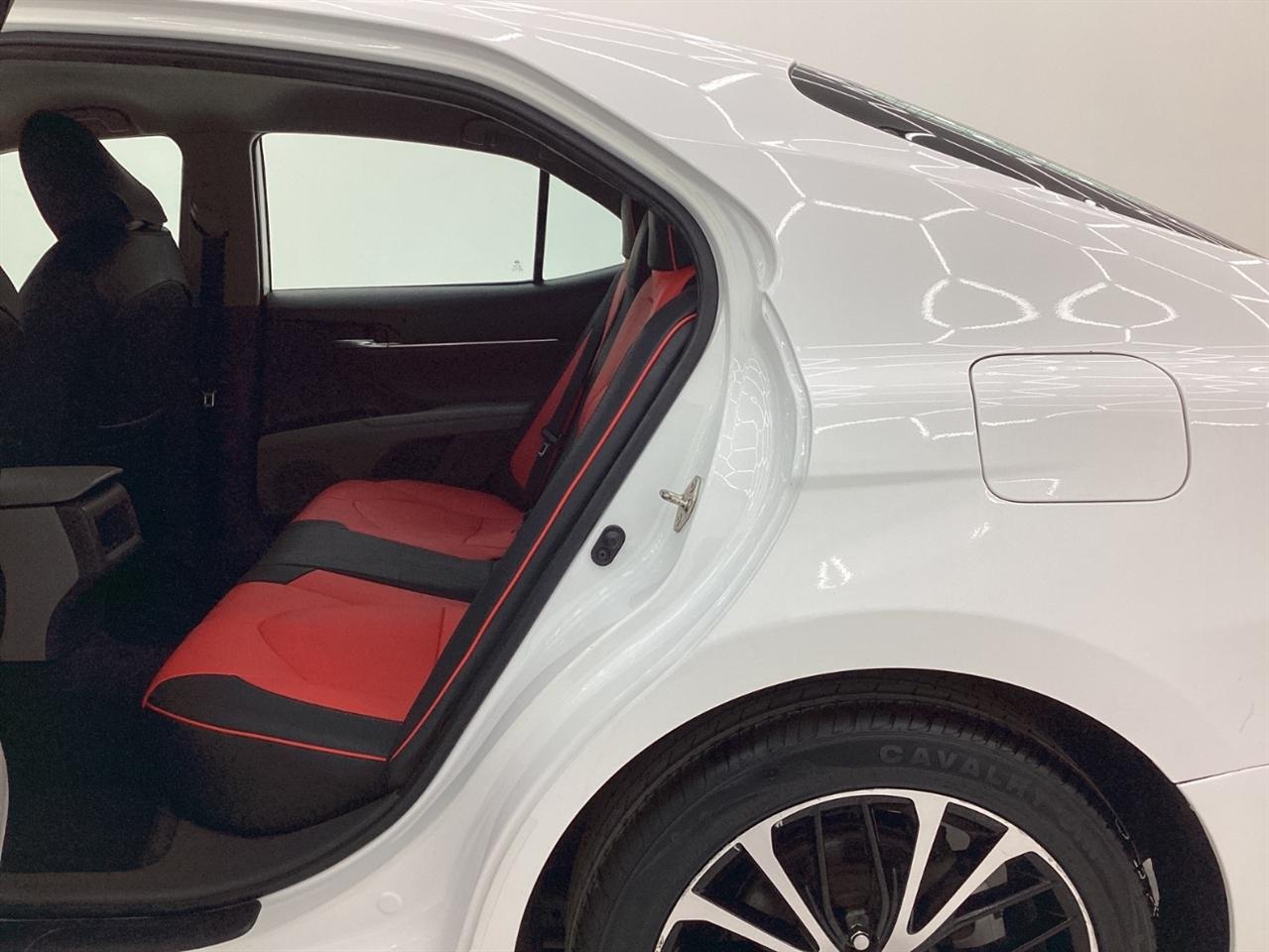 Toyota Camry SE Auto (Natl) 2020