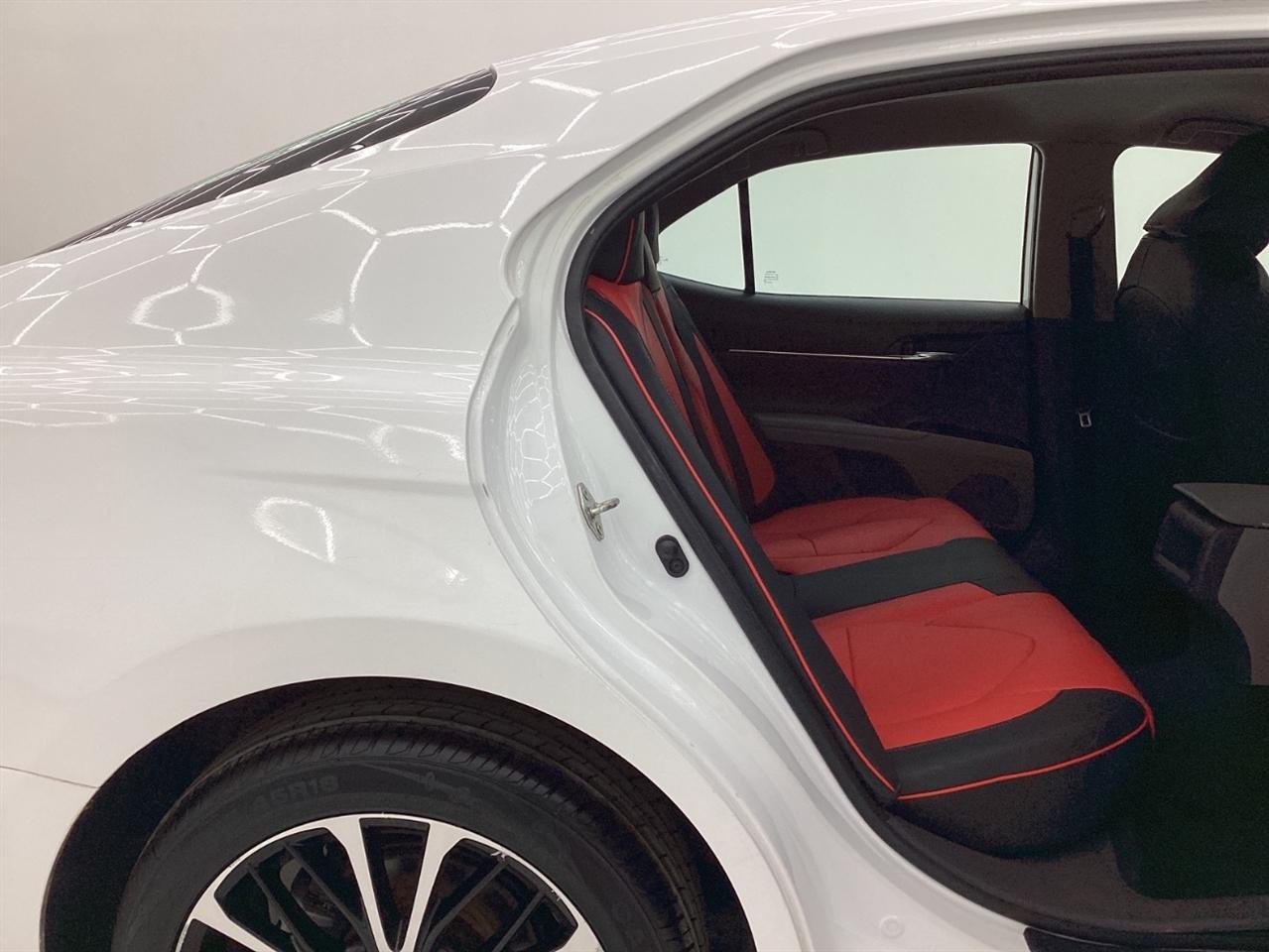 Toyota Camry SE Auto (Natl) 2020