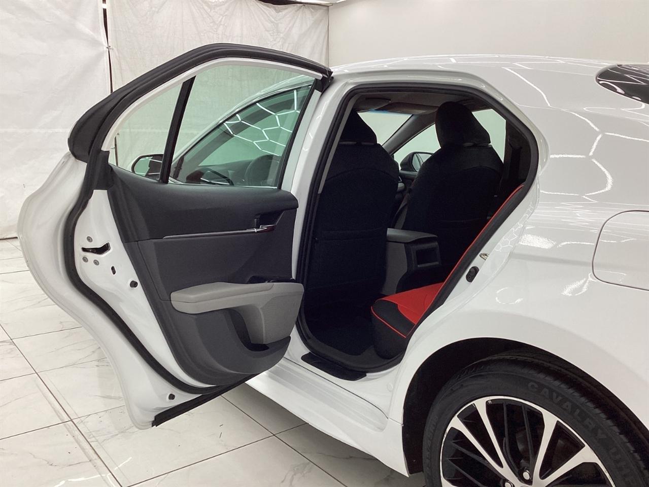 Toyota Camry SE Auto (Natl) 2020