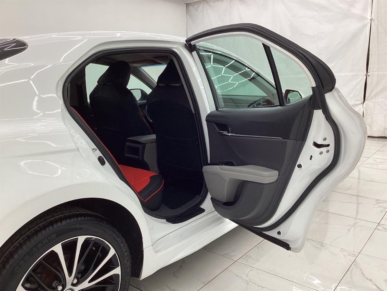 Toyota Camry SE Auto (Natl) 2020