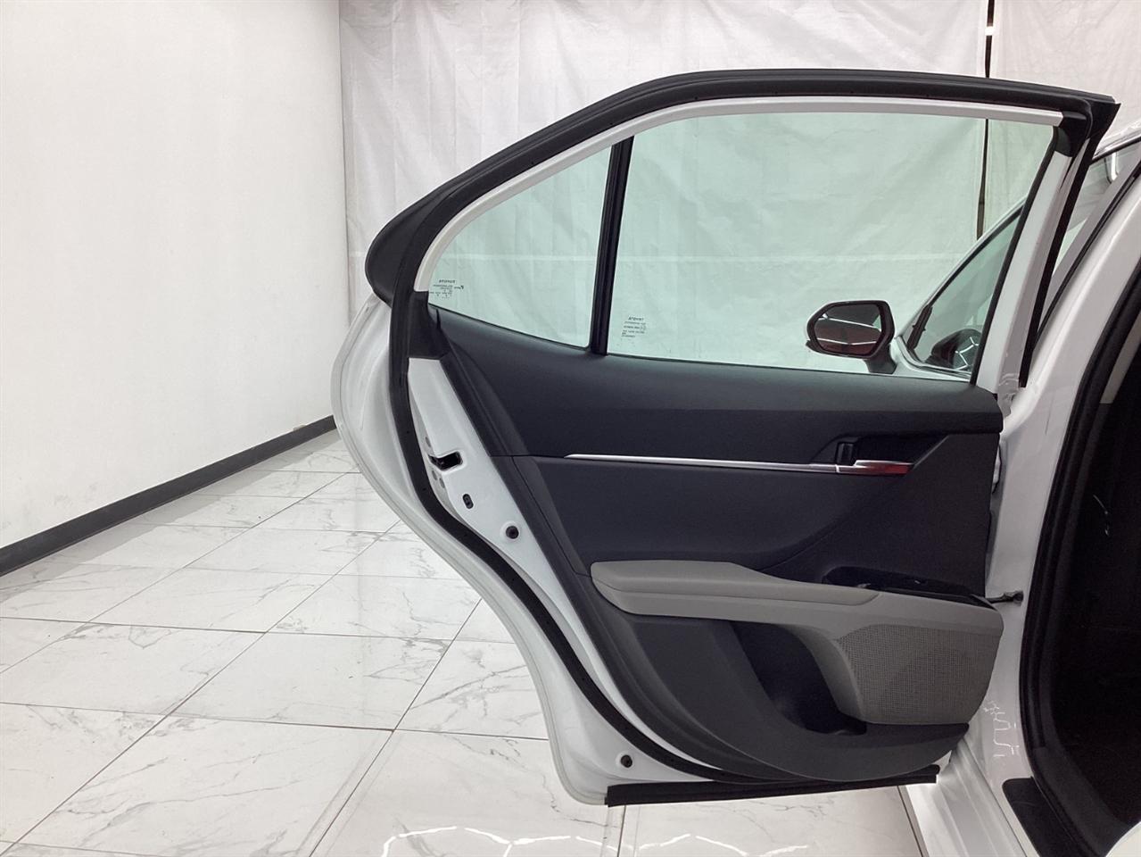 Toyota Camry SE Auto (Natl) 2020