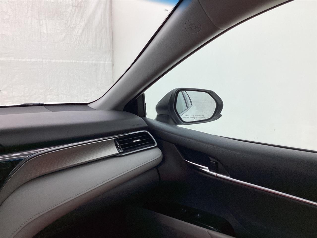 Toyota Camry SE Auto (Natl) 2020