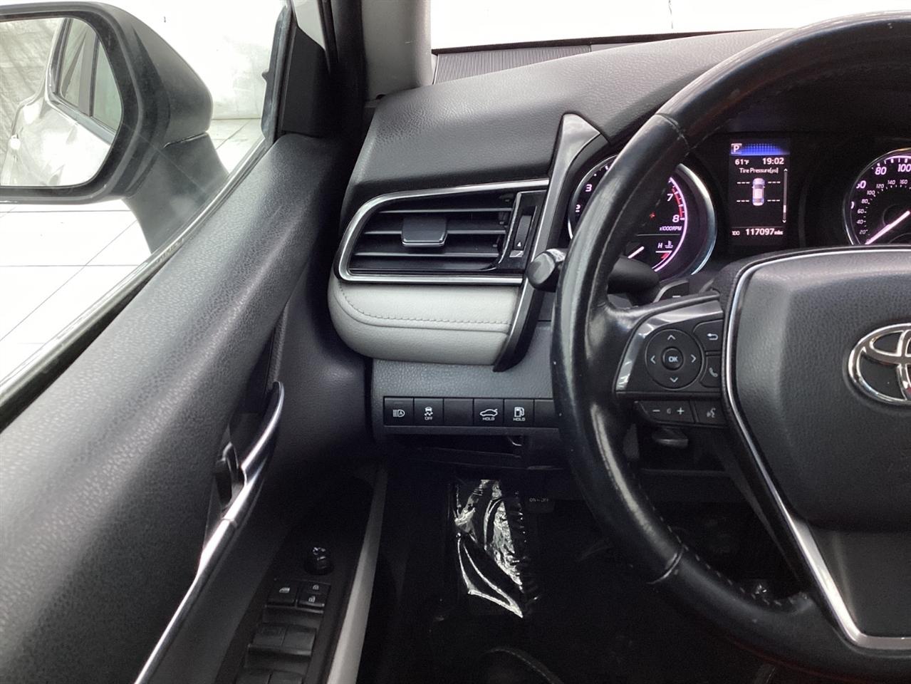 Toyota Camry SE Auto (Natl) 2020